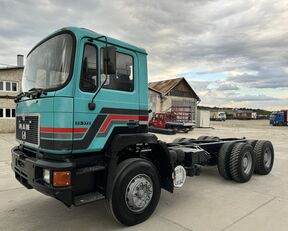MAN 33.372 - 6x4, full spring, manual chassis truck