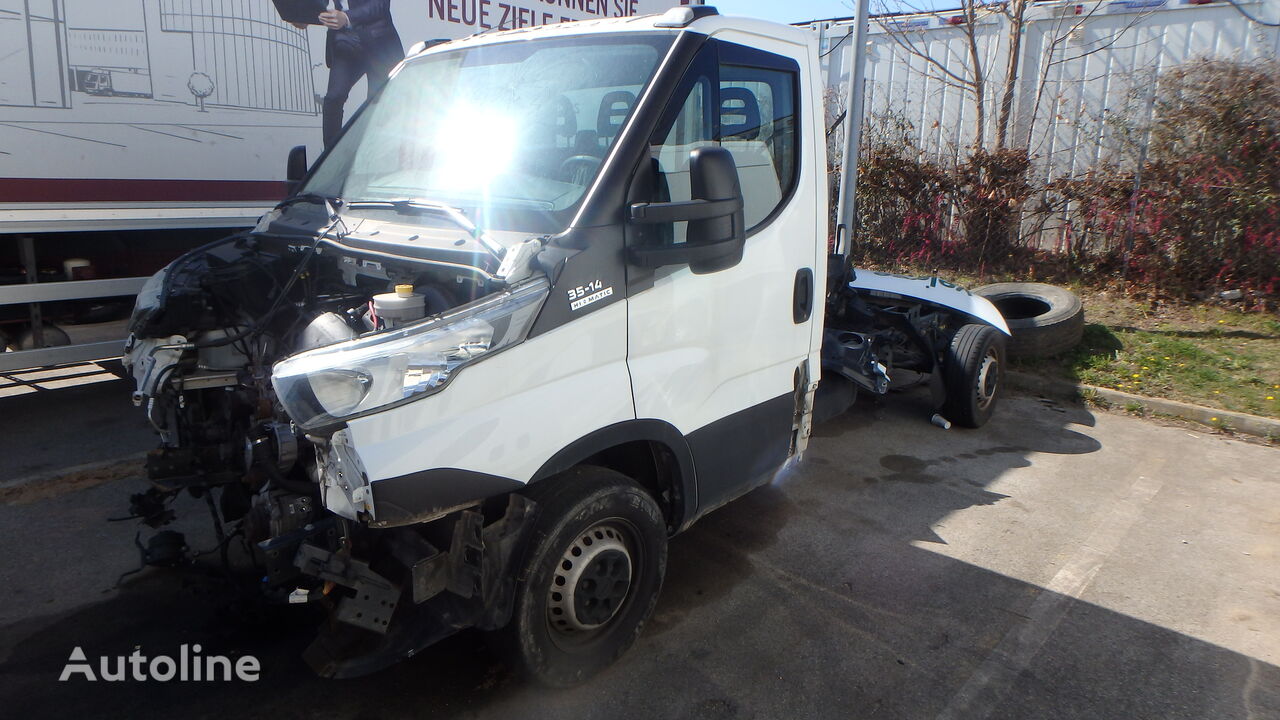 IVECO Daily 35 S14 Bj2018 Tylko 175Tkm Uszko chassis truck < 3.5t