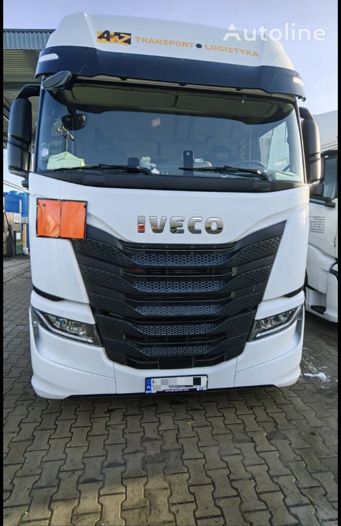 IVECO S-WAY AS440ST/FP LT LNG truck tractor