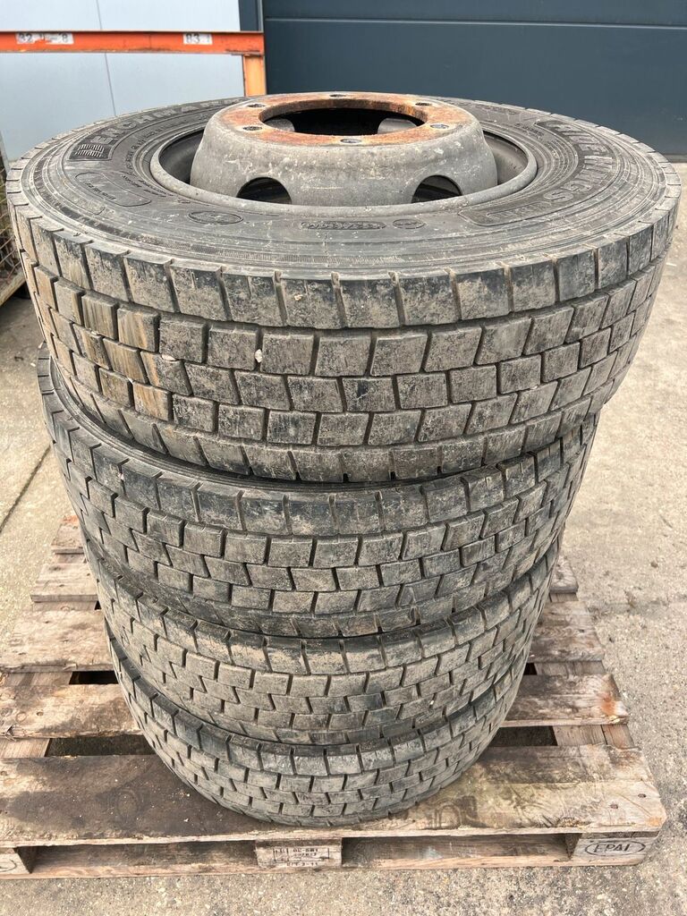 235/75 R 17.5 wheel